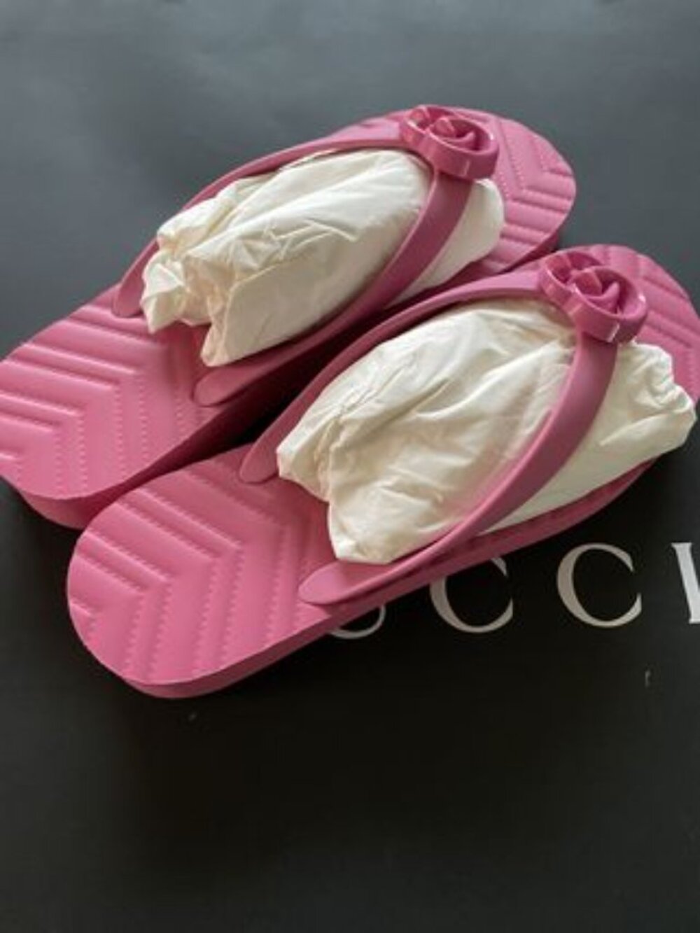 Gucci Pink Logo Rubber Flip Flops - Picture 4 of 6